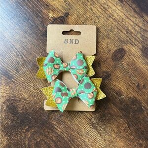 Handcrafted One of Kind Faux Leather Bow Set- Girl Scouts